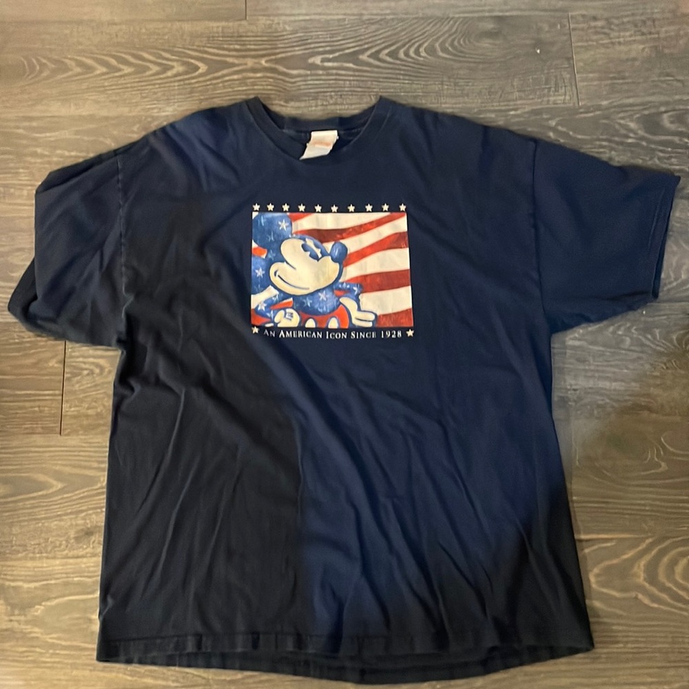 Vintage Disney Store tee m6